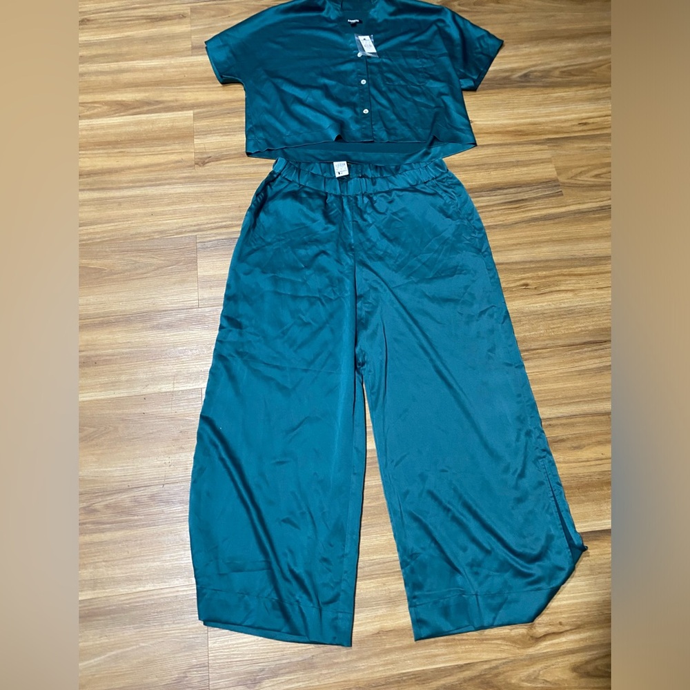 💚Express Satin PJ Set💚